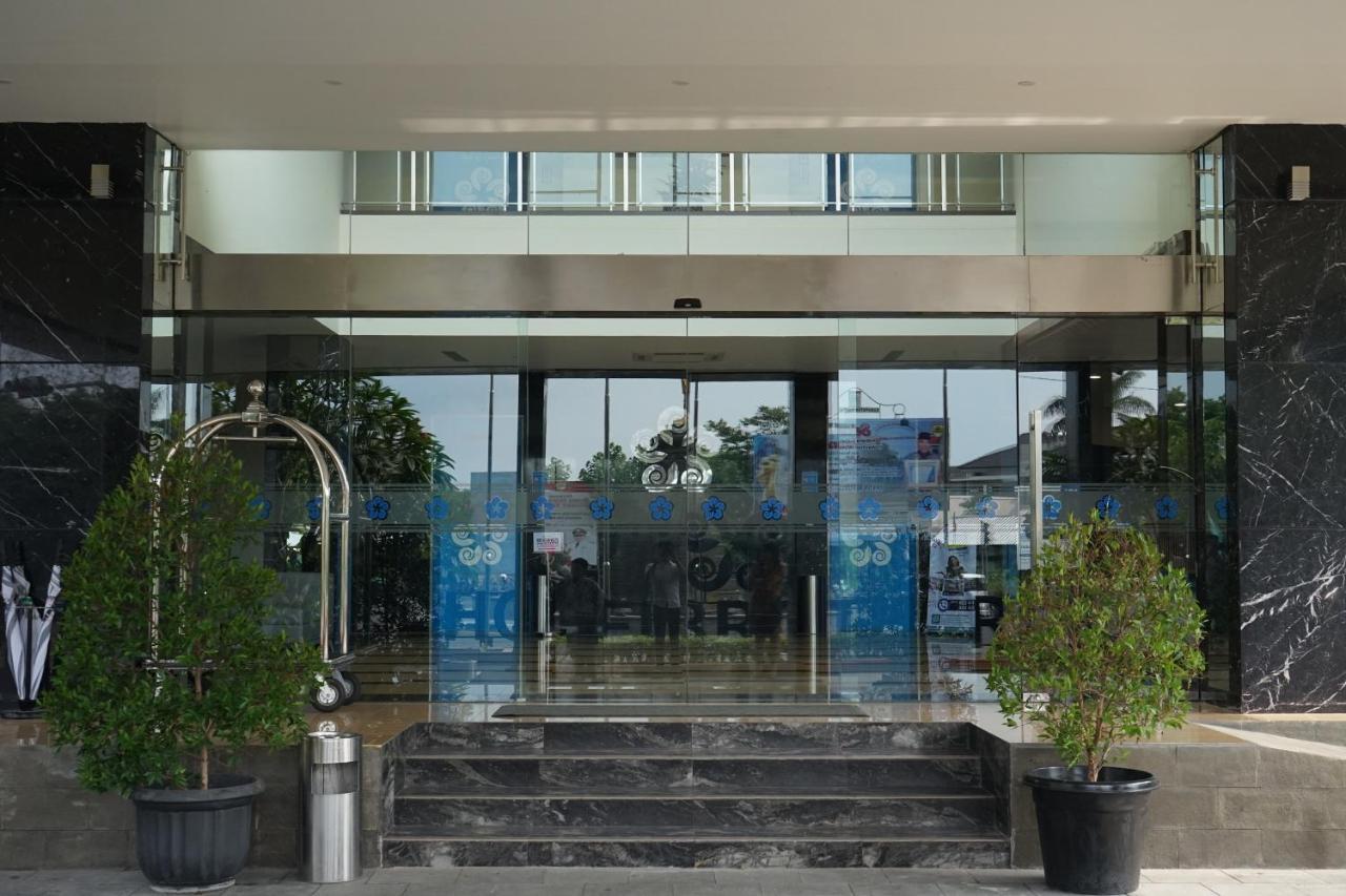 Hotel Brothers Biru Solo Baru Eksteriør bilde